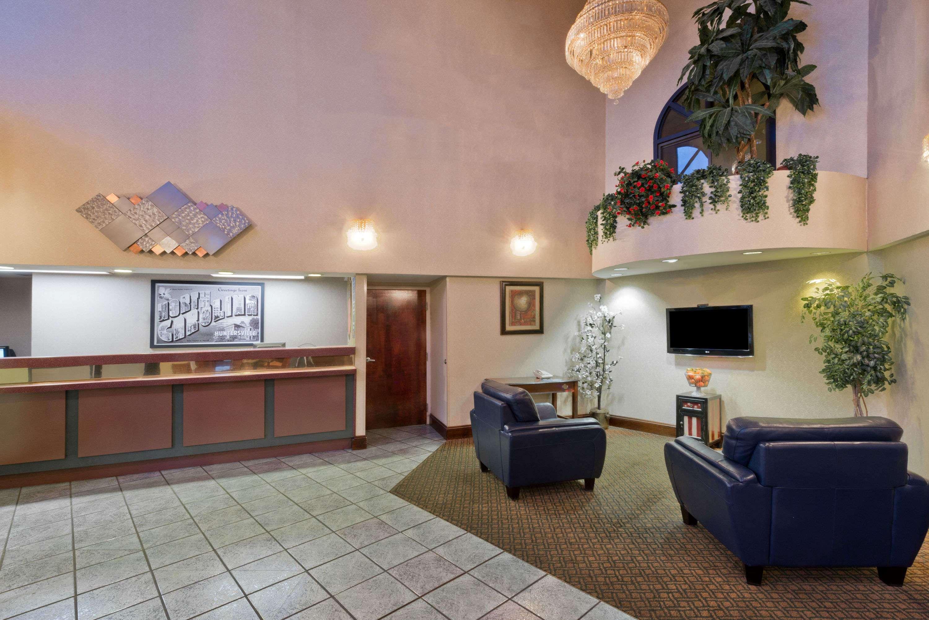 Super 8 By Wyndham Huntersville/Charlotte Area Exterior photo