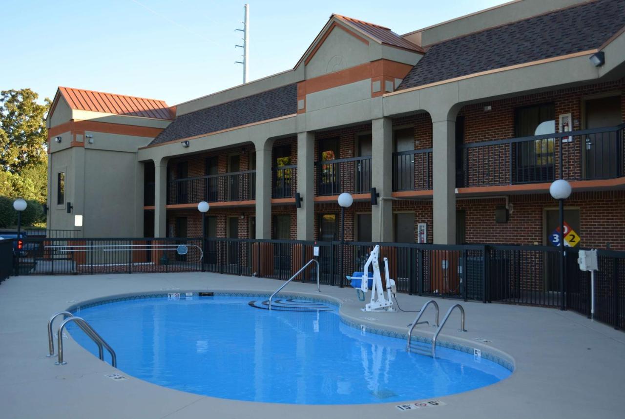Super 8 By Wyndham Huntersville/Charlotte Area Exterior photo