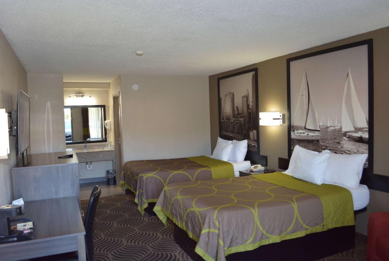 Super 8 By Wyndham Huntersville/Charlotte Area Exterior photo